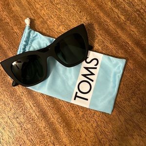 Never worn TOMS sunglasses